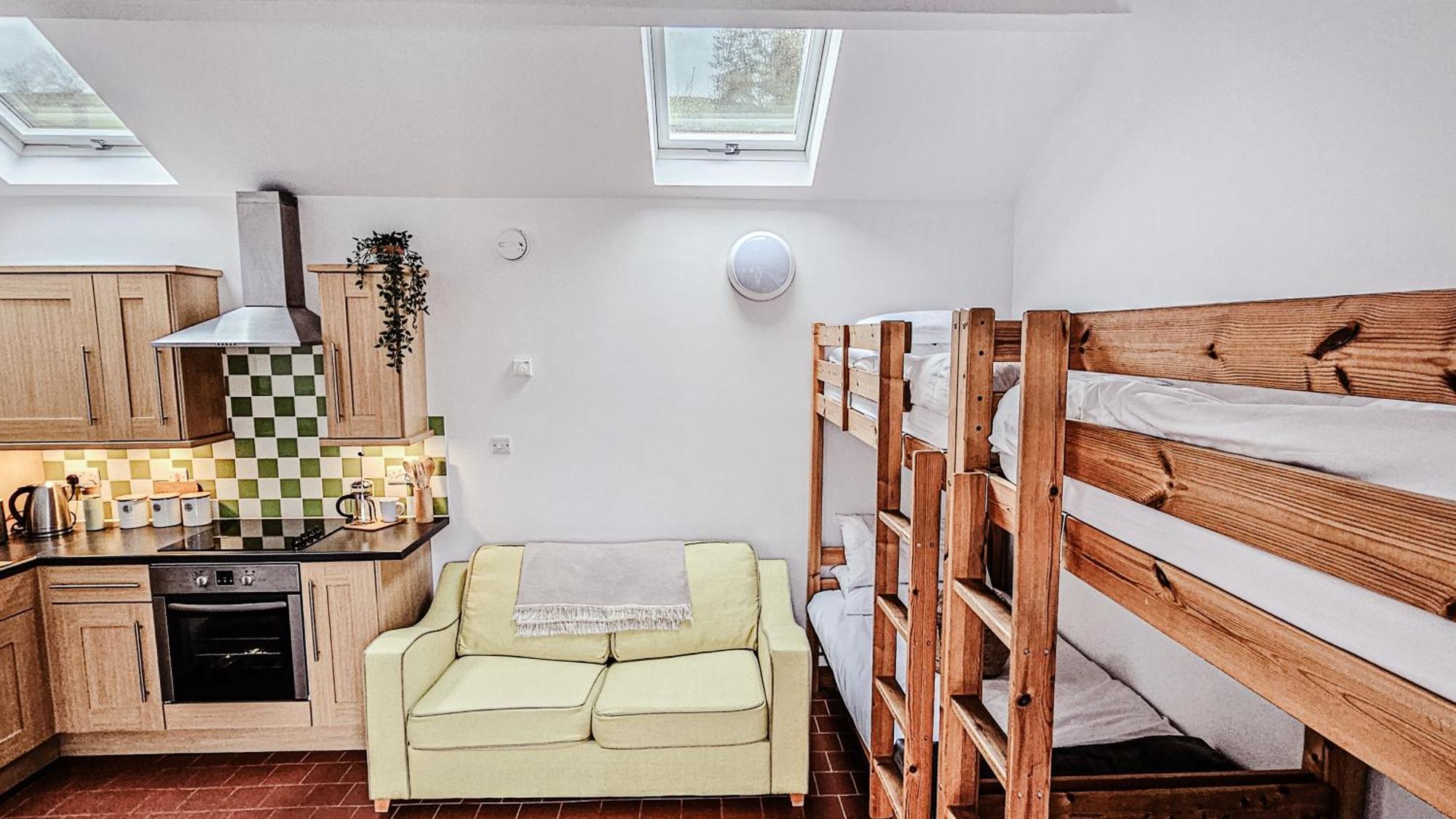 Wild Valley Bunkhouse Llanrhaeadr-ym-Mochnant Esterno foto